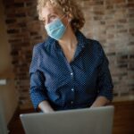 Por qué el home office agota tanto a algunas mujeres